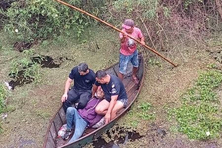  Un joven intentó quitarse la vida tirándose del puente y la policía de Corrientes lo rescató